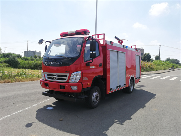 国六福田四驱2.5吨水罐消防车
