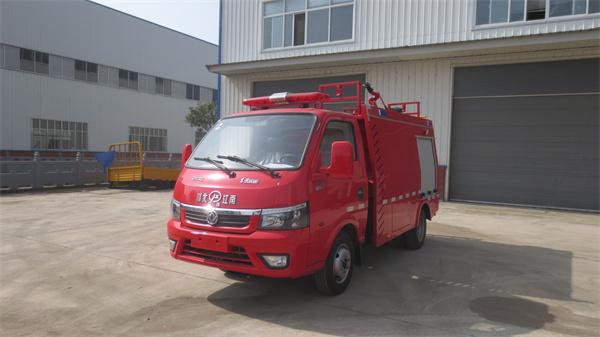 国六东风途逸单排1吨小型水罐消防车