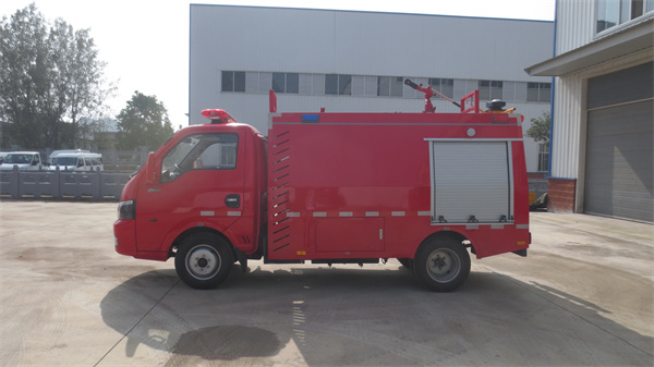 国六东风途逸2吨小型水罐消防车
