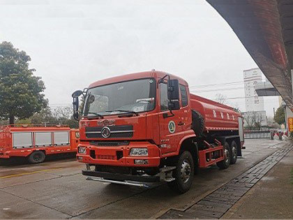 国六东风六驱8.2吨消防洒水车