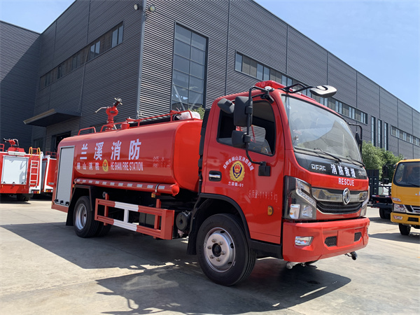 国六东风多利卡7.2吨消防洒水车