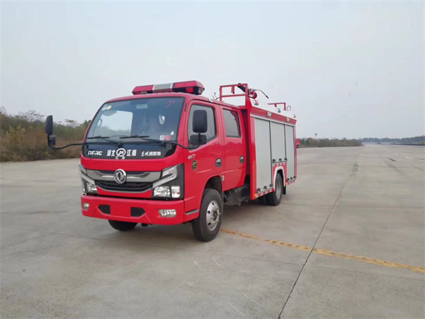 国六东风小多利卡2.5吨水罐消防车